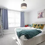 Spacious 4Br City Centre Apartment W/ Free Parking