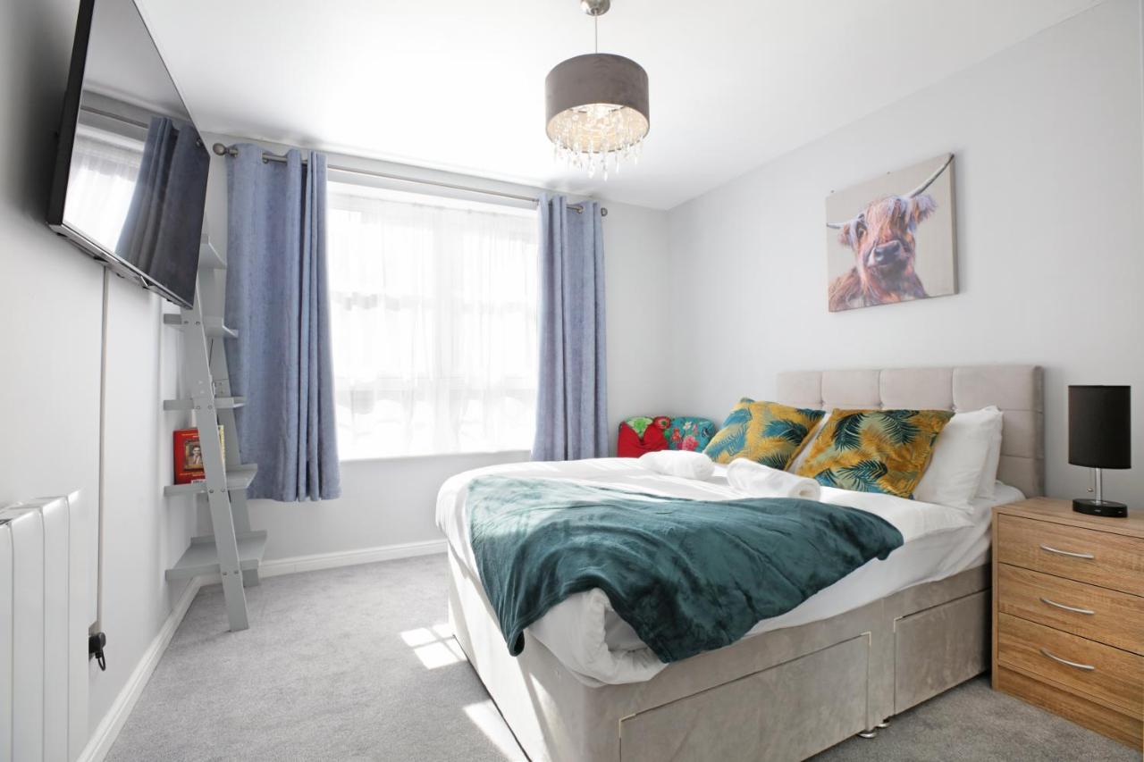 Spacious 4br City Centre W/ Free Parking