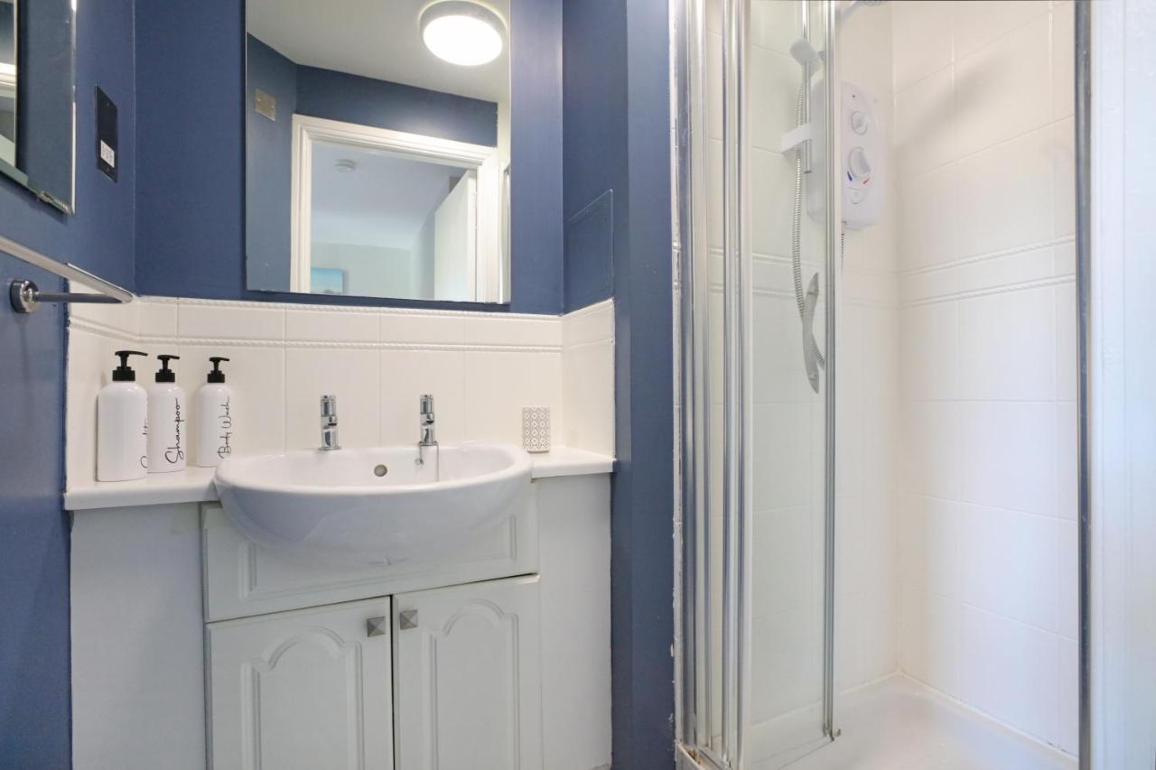 Spacious 4br City Centre W/ Free Parking *