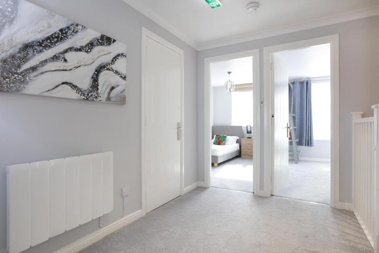 Spacious 4br City Centre W/ Free Parking Apartment *