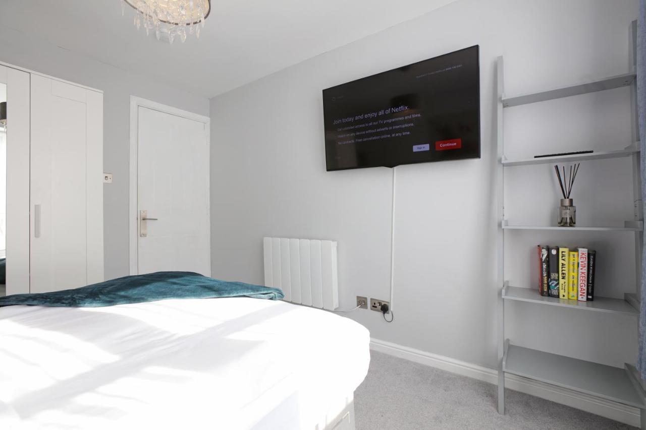 Spacious 4br City Centre W/ Free Parking Apartment