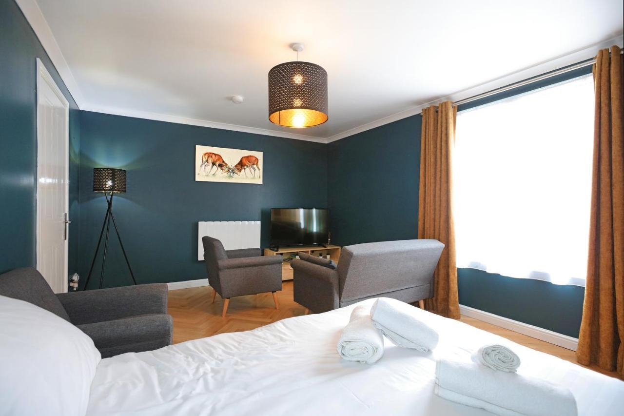 Spacious 4br City Centre W/ Free Parking *