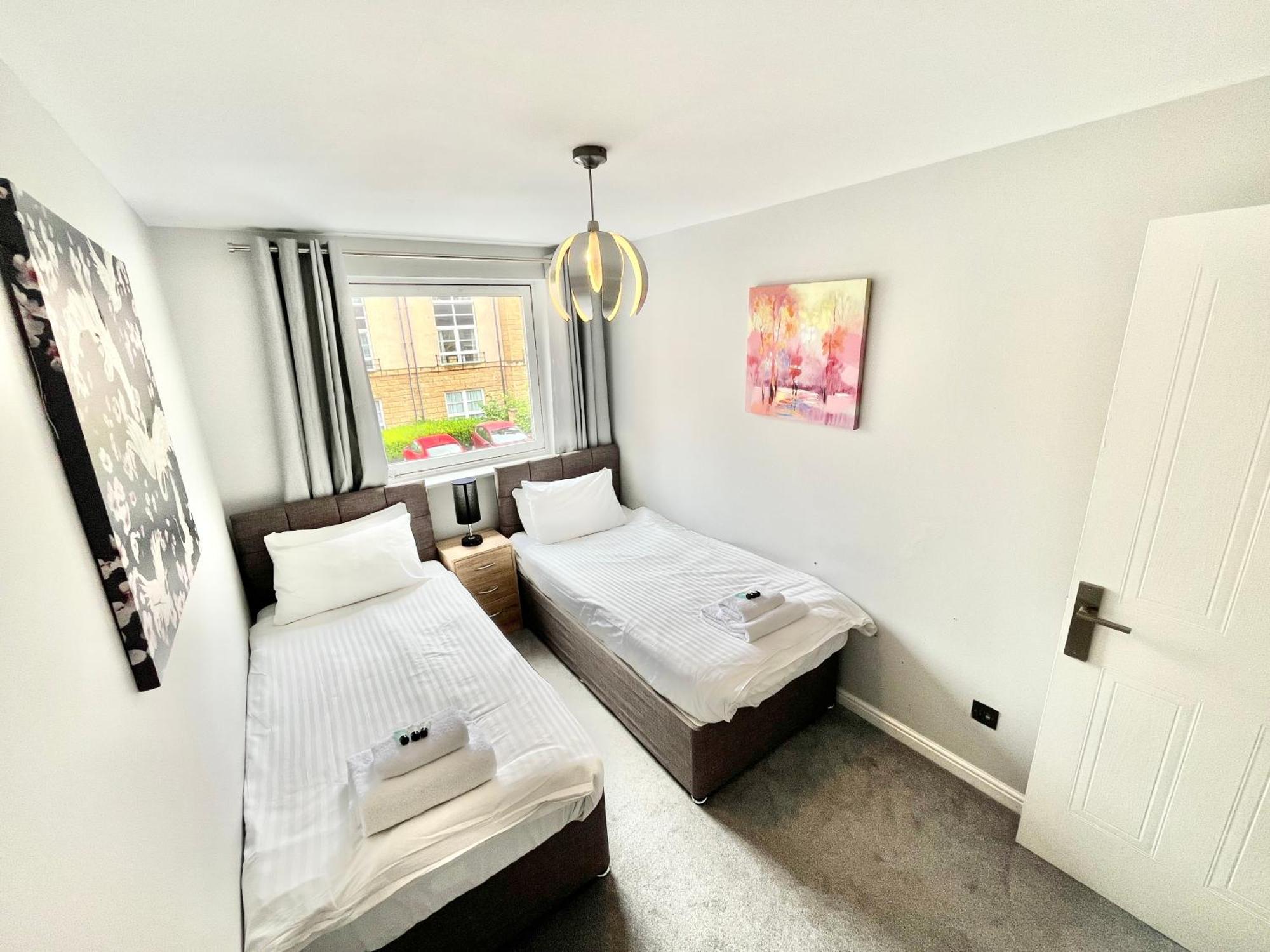 Spacious 4br City Centre W/ Free Parking Apartment Edinburgh
